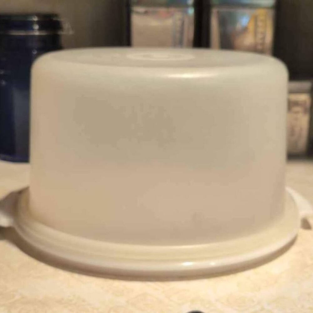 Vintage Tupperware #683 ,Round Cake carrier, 2 pcs, white, Storage Food,Kitchen